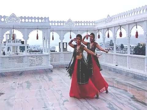 Udi Udi Jaaye | Raees | BOLLYWOOD | NAACH GARBA STATUS NAVRATRI STATUS
