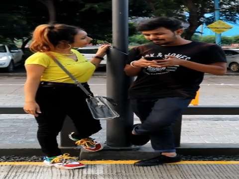 Itni english baad maine bhi hindi bolta hu | tik tok video | funny video thumbnail